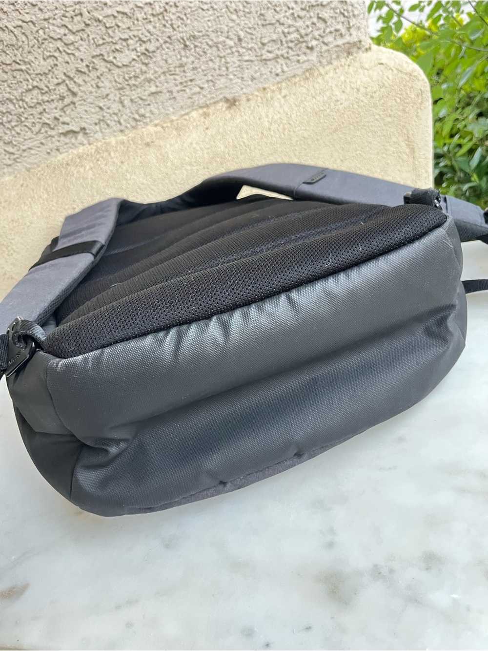 Incase grey backpack - Picture 5 of 11